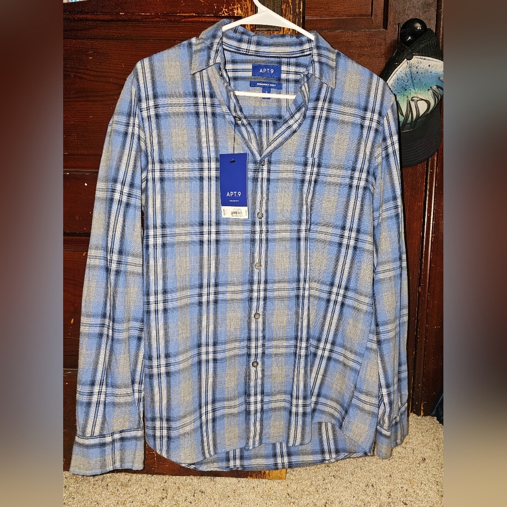 Brand New APT.9 Men's Button Up